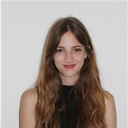 Profesora de inglés con nivel acreditado de C1 especializada en conversación y expresión oral ofrece clases online.